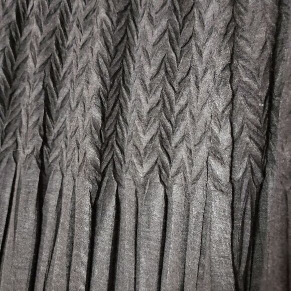Komaron Medium Grey Textured Pleated Maxi Skirt with Front Slit - Picture 5 of 9